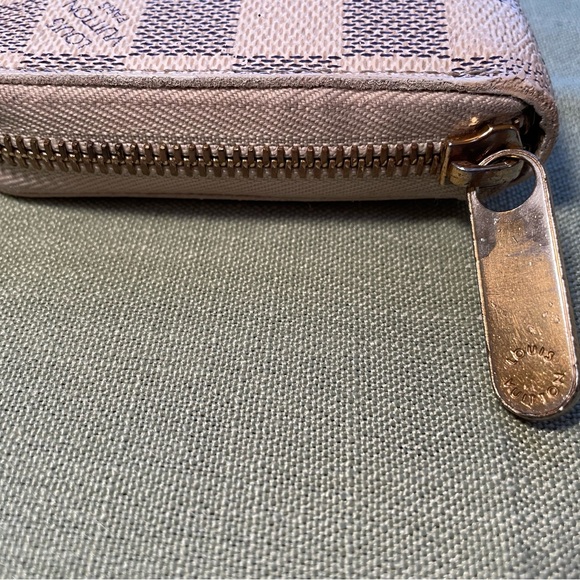🔥🔥PRICE DROP🔥🔥🔥
LOUIS VUITTON DAMIER AZUR ZIPPY WALLET - Picture 4 of 12